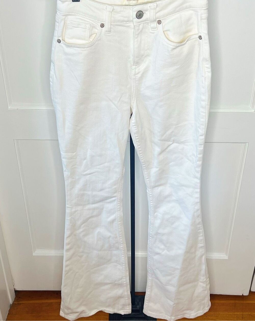 Shyanne Super High Rise Flare Stretch Denim Jeans Natural White Size 27 x 34